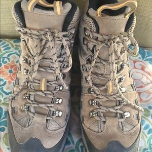 Men’s Bearpaw water proof boots
